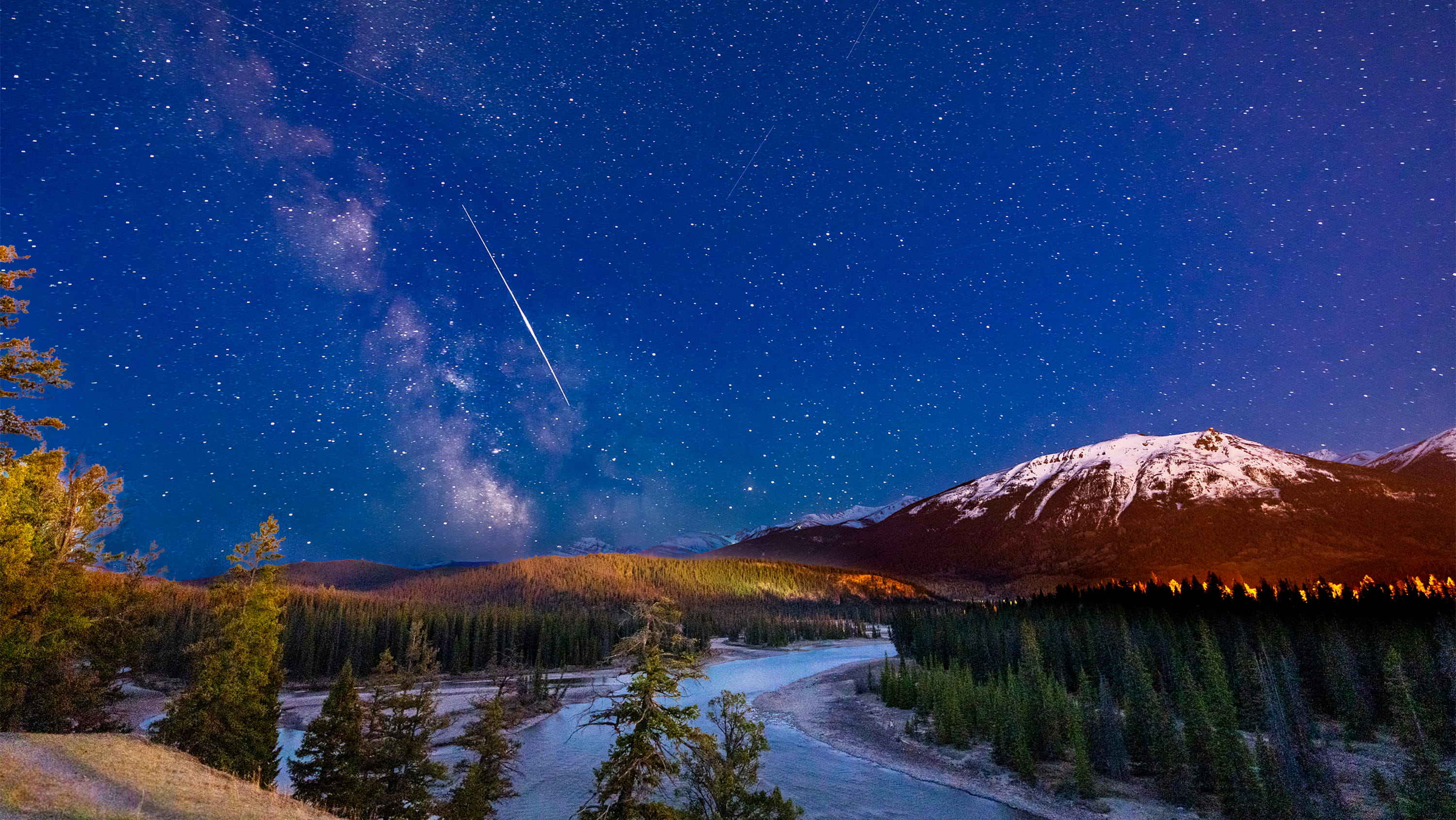 Night sky over Jasper National Park. (Photo: Getty Images)